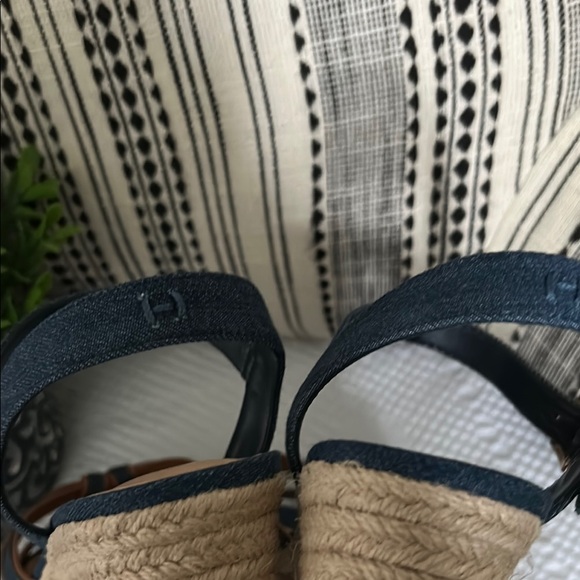 Tommy Hilfiger Blue and Tan Sandals with Cross-Over Straps NEW - Picture 7 of 8